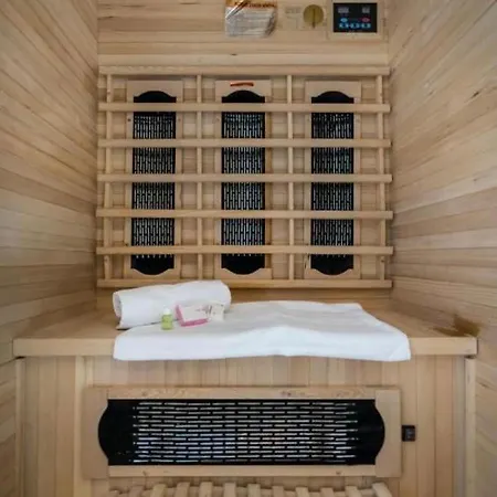 Apartment Center Studio With Sauna And Patio *